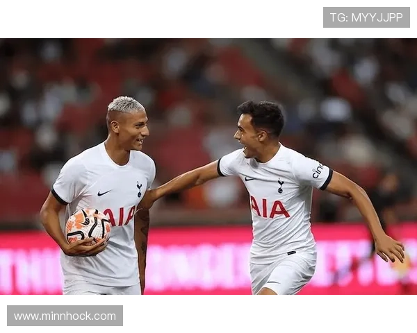 库杜斯与伊萨克：多面手前锋的战术角色与风格对比